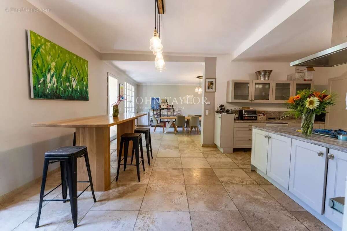 Appartement à LA TOUR-D'AIGUES
