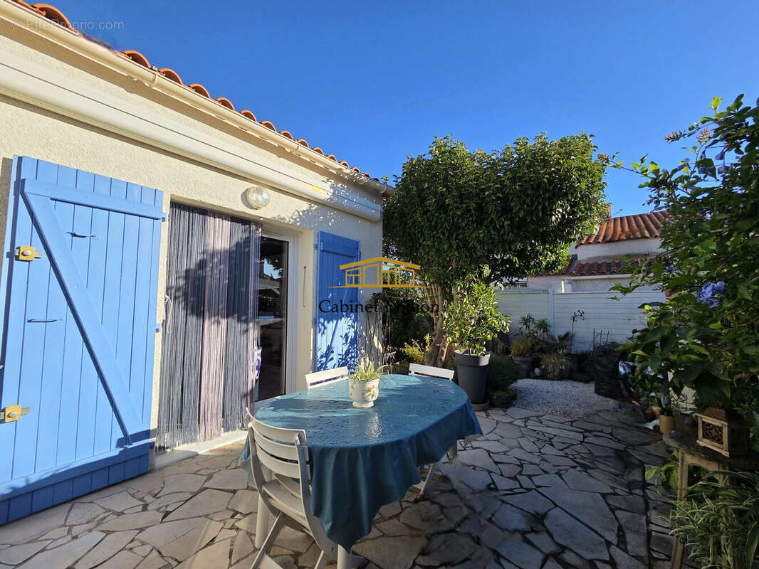 Maison à VIC-LA-GARDIOLE