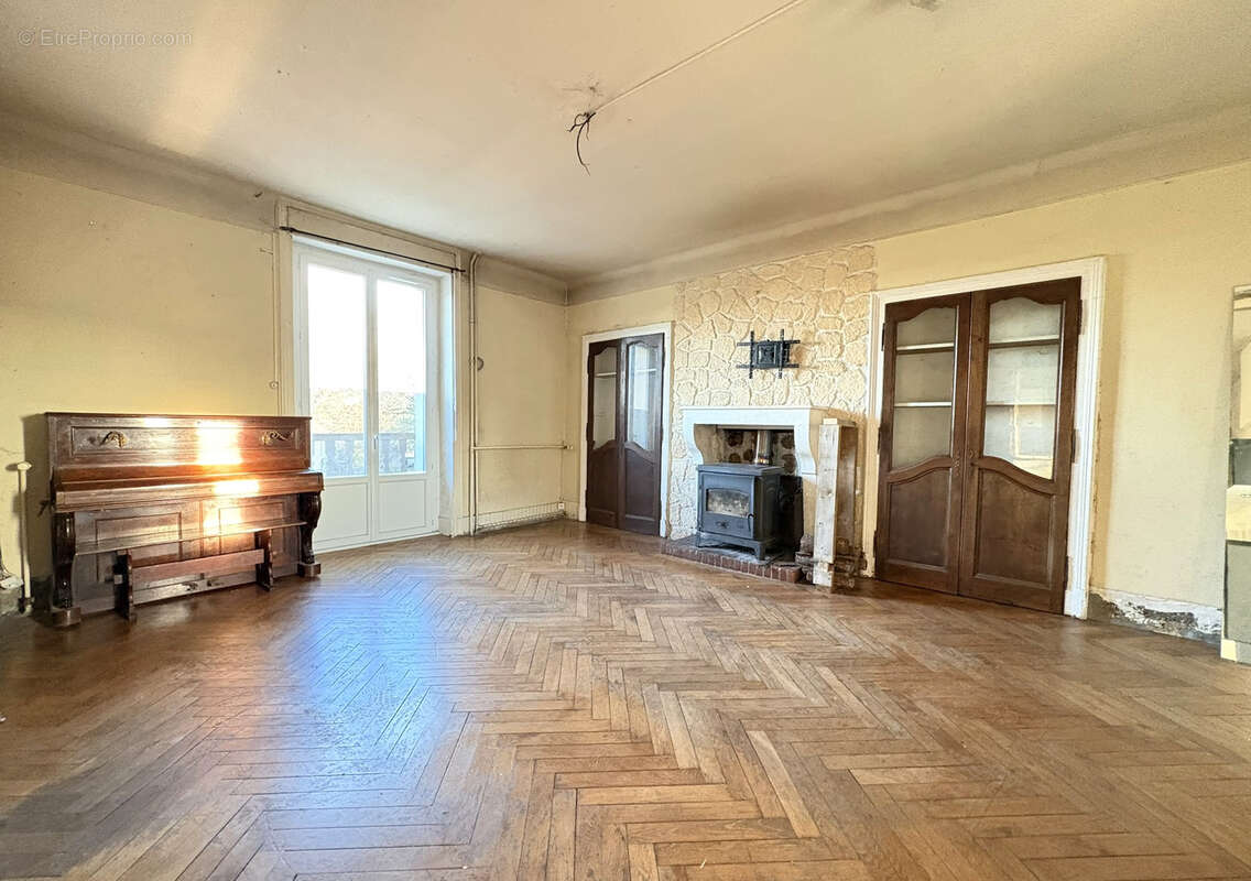 Maison à SAINT-PAUL-DE-VARAX