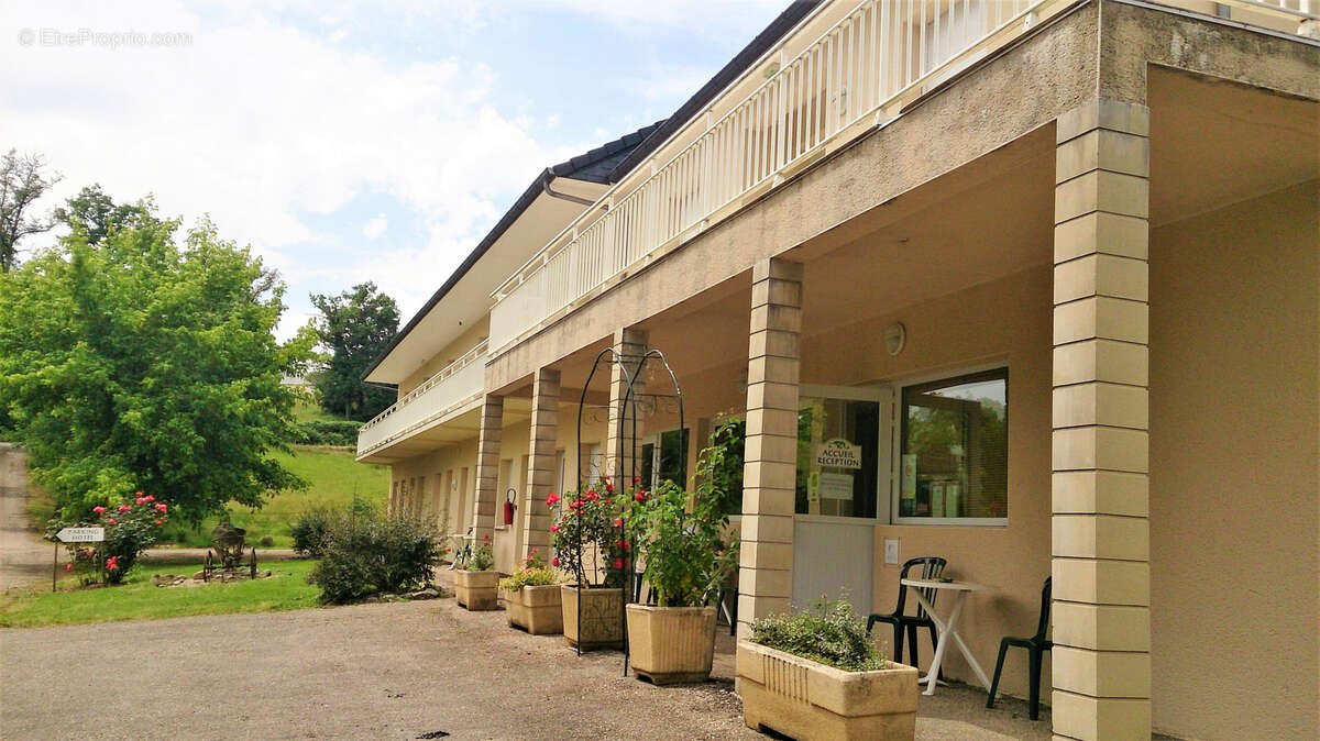 Commerce à SAINT-PANTALEON-DE-LARCHE