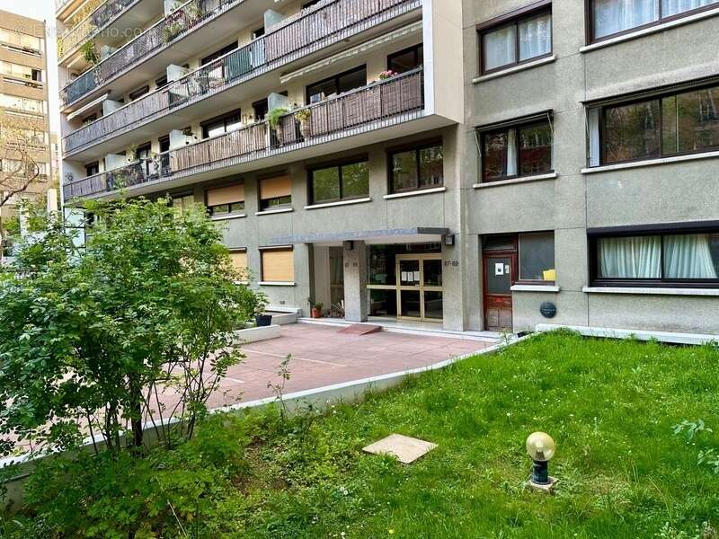 Parking à PARIS-20E