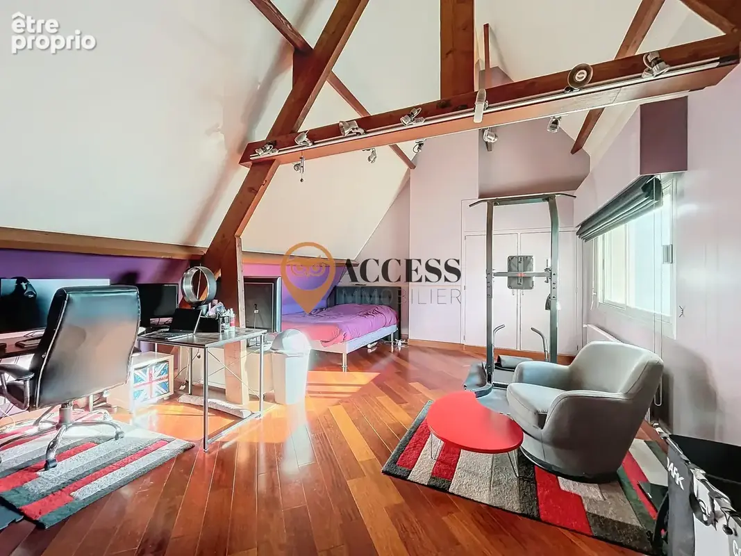 GROSLAY - Maison familiale édifiée sur 1070m2 de terrain ! - photo 11