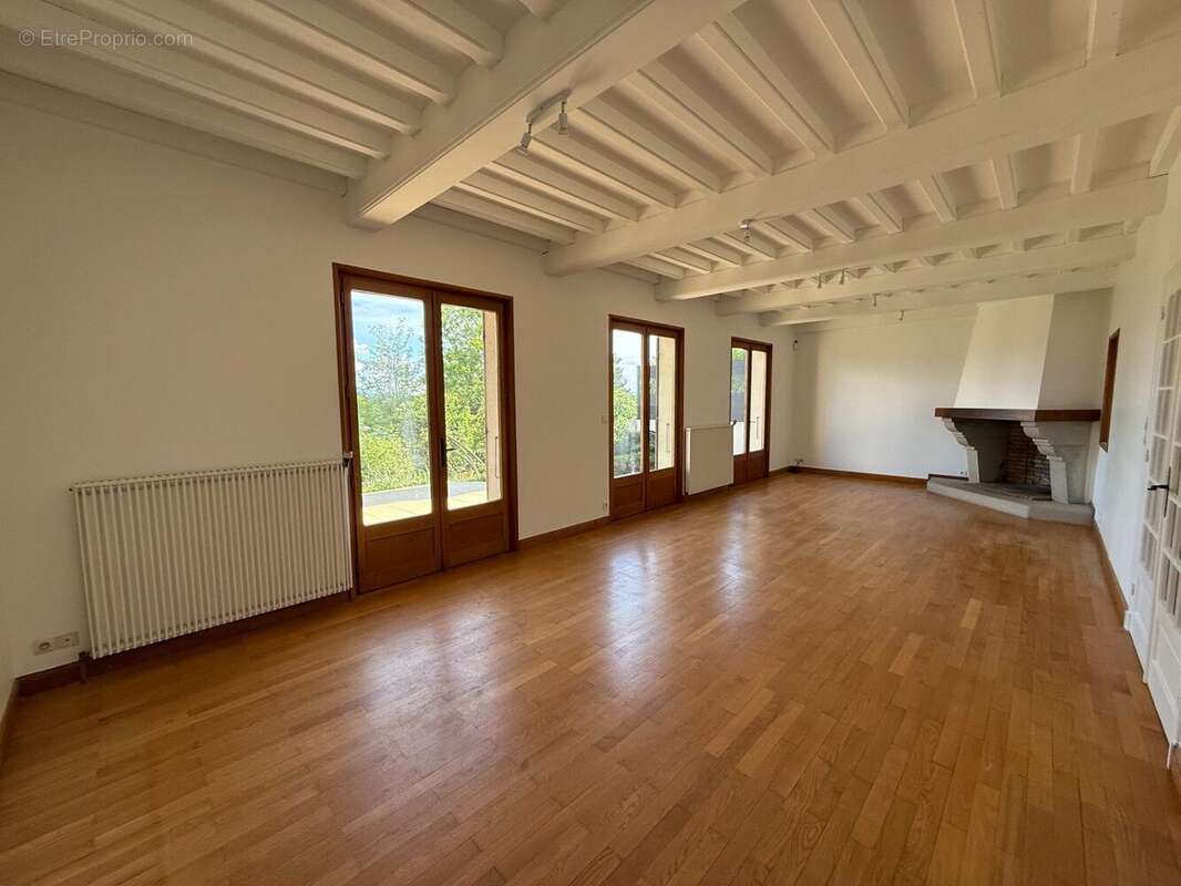 Maison 245 m² à Mours-Saint-Eusebe  - photo 2