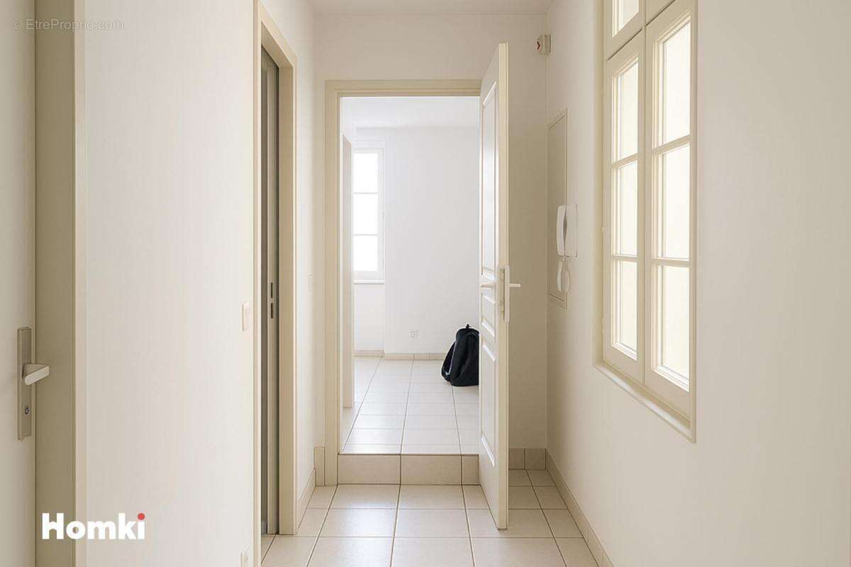 Appartement T3 de 68 m2 à Perpignan 66000, Place de la République - photo 4