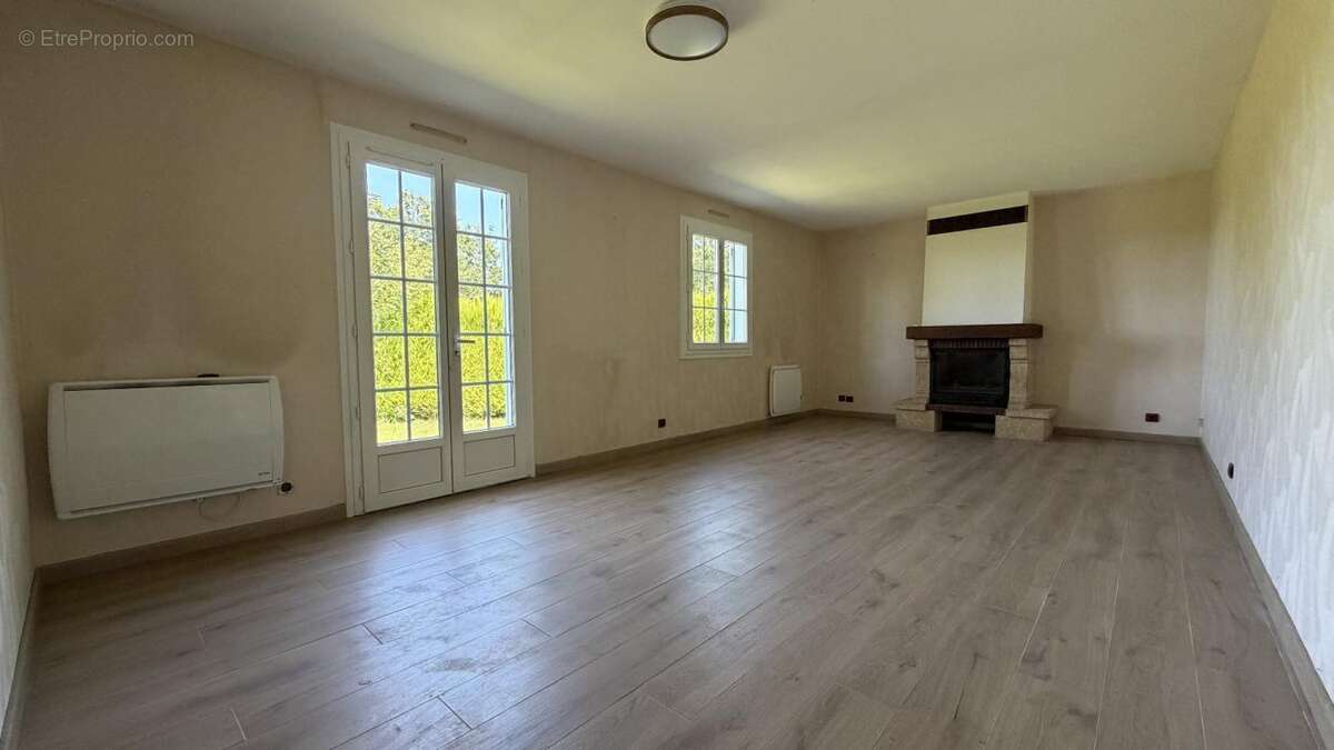 Maison 91 m² à Saint-Lubin-Des-Joncherets  - photo 3
