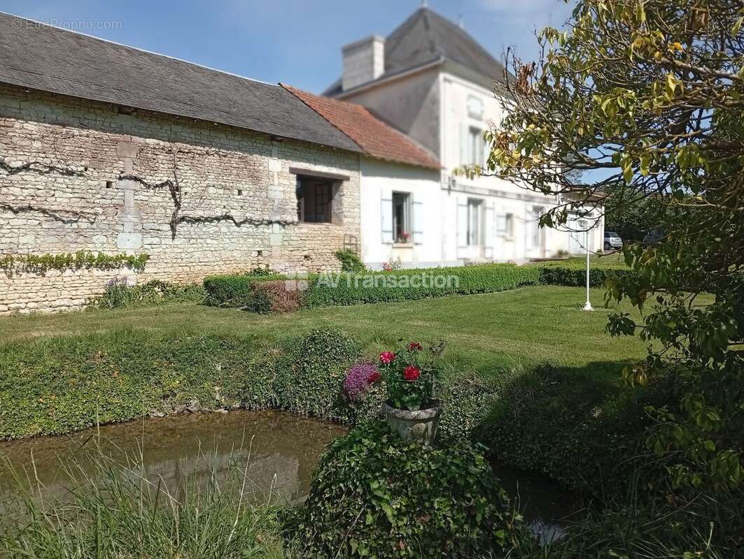 Maison à MIREBEAU