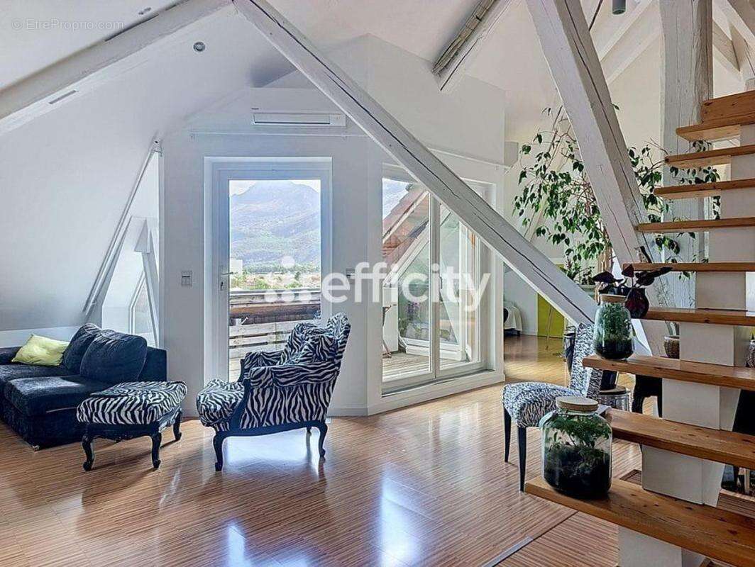 Appartement à SAINT-EGREVE