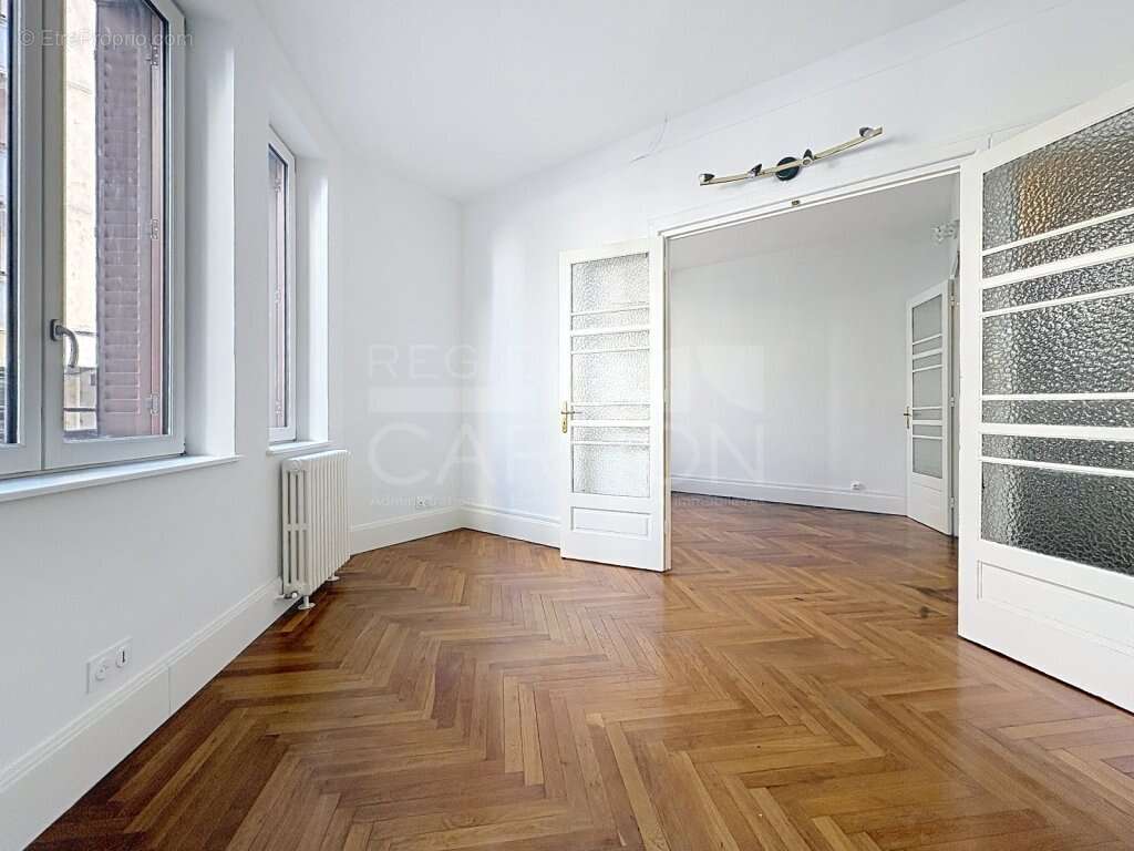 Lyon 6 / triangle d'or / crequi t2 52m² parfait etat 230000€ - photo 4