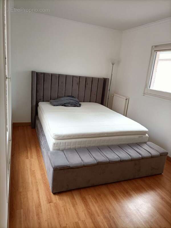 Chambre 1 - Appartement à CERGY