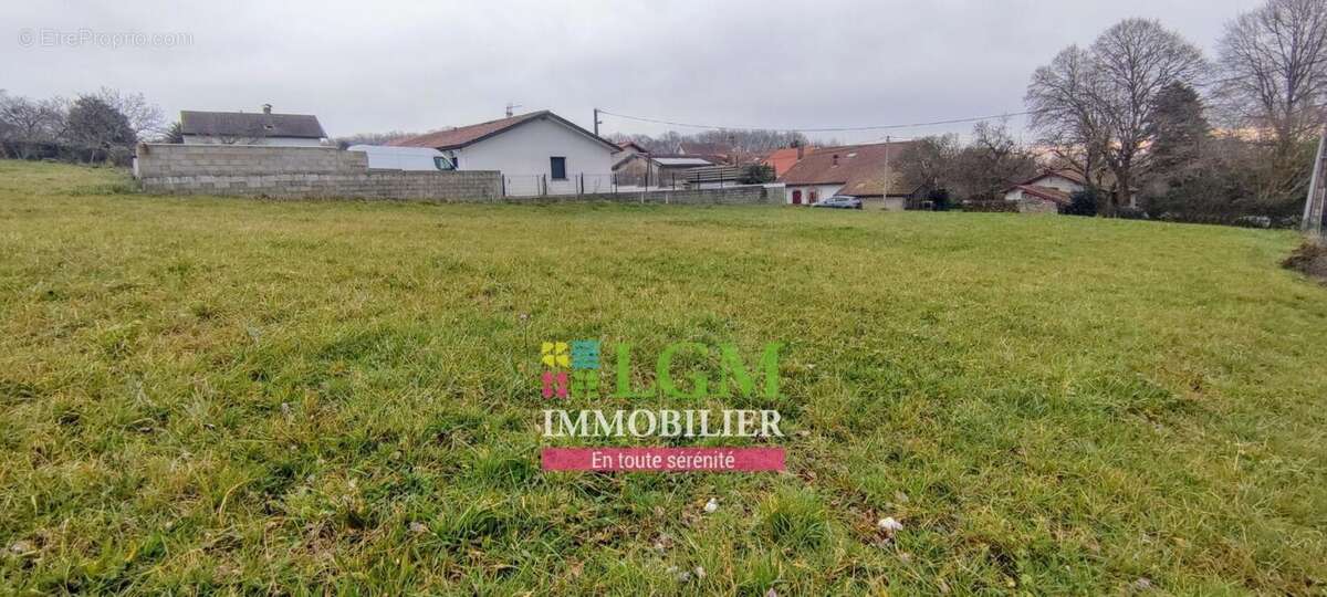 Terrain à SAINT-ETIENNE-D'ORTHE