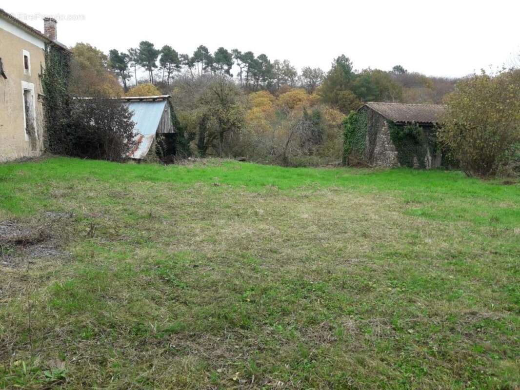 Maison à MAZEYROLLES