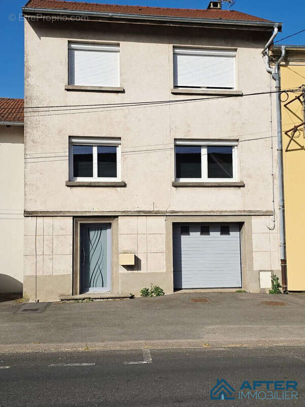 Maison à AZERAILLES