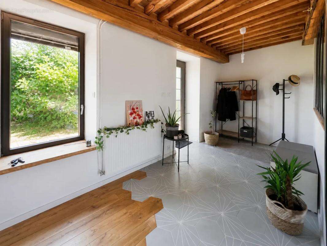 Maison de caractère entièrement rénovée – 173 m² – Terrain de 1 100 m² – Romagnat - photo 12