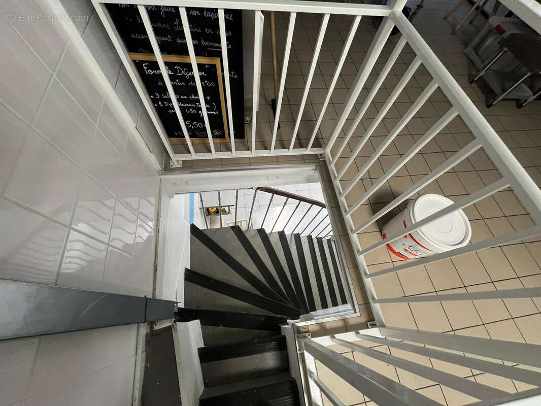 Commerce à PARIS-9E