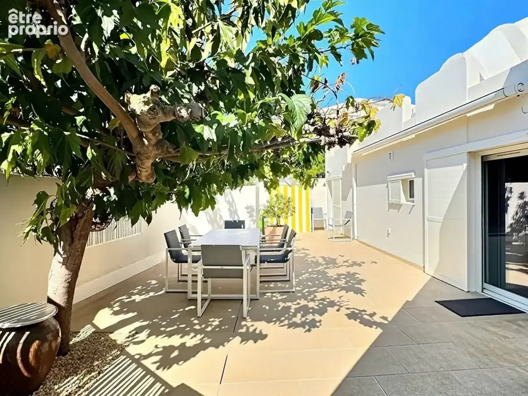 La Grande-Motte, Le Couchant  Villa de plage en première ligne, 60 m² de terrasses, piscine et garage - photo 2
