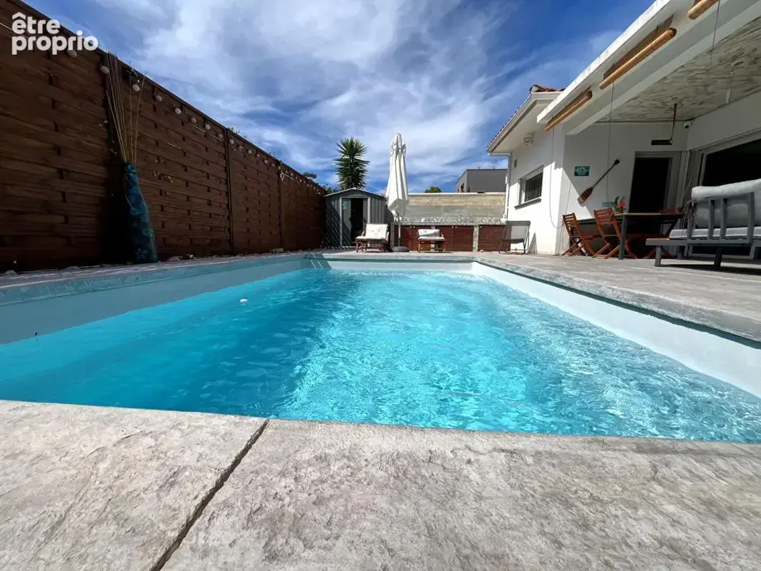 Magnifique maison 3 faces de 120 m² en R+1 contemporaine avec piscine au sel dans un secteur prisé - photo 2