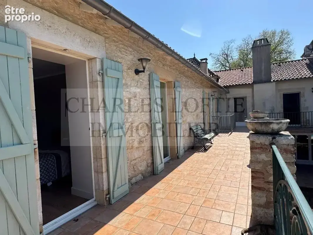 Authentique propriété en pierre avec piscine et dépendances sur 36 hectares, nichée sur les hauteurs de Cahors - photo 15