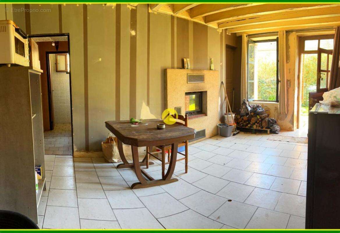 Maison à NEUVY-SUR-BARANGEON