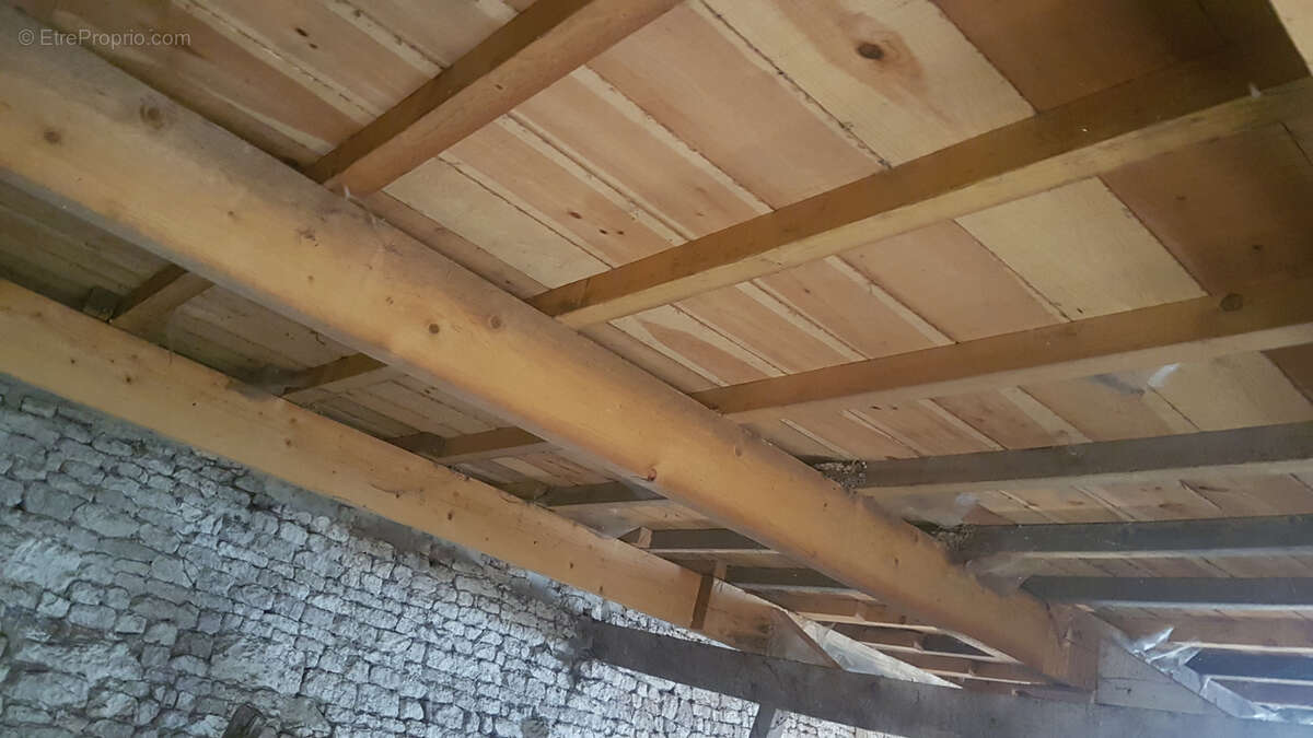 Maison en pierre avec dépendances et fort potentiel - photo 19