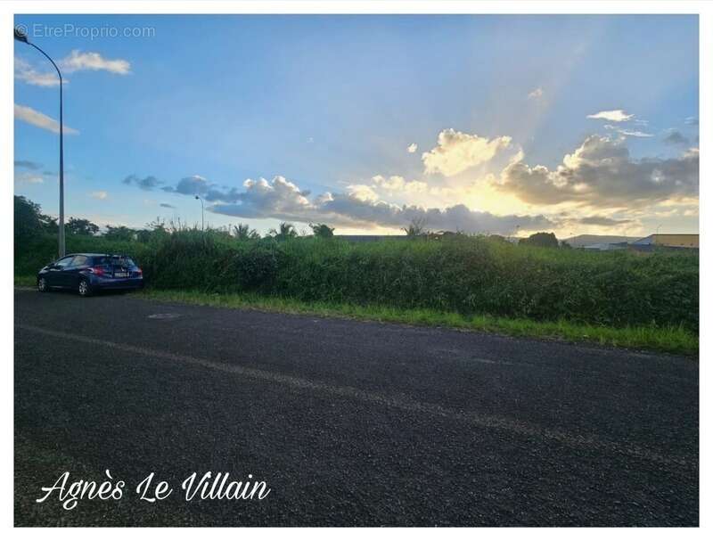 Terrain à SAINTE-ROSE