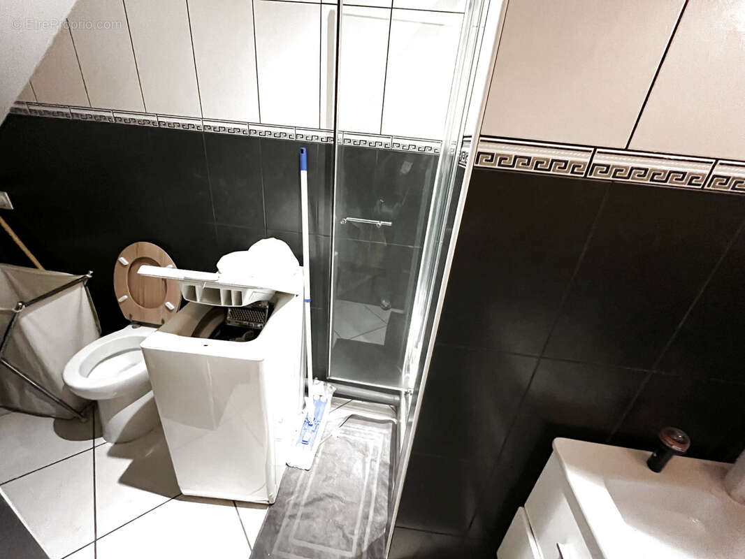 HIDRI IMMOPLUS vous propose un Studio loué clé en main  Faibles charges & taxe foncière  Hyper-centre - photo 12