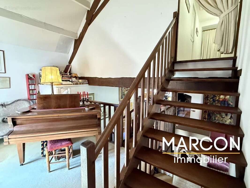 Maison à LA CELLE-DUNOISE