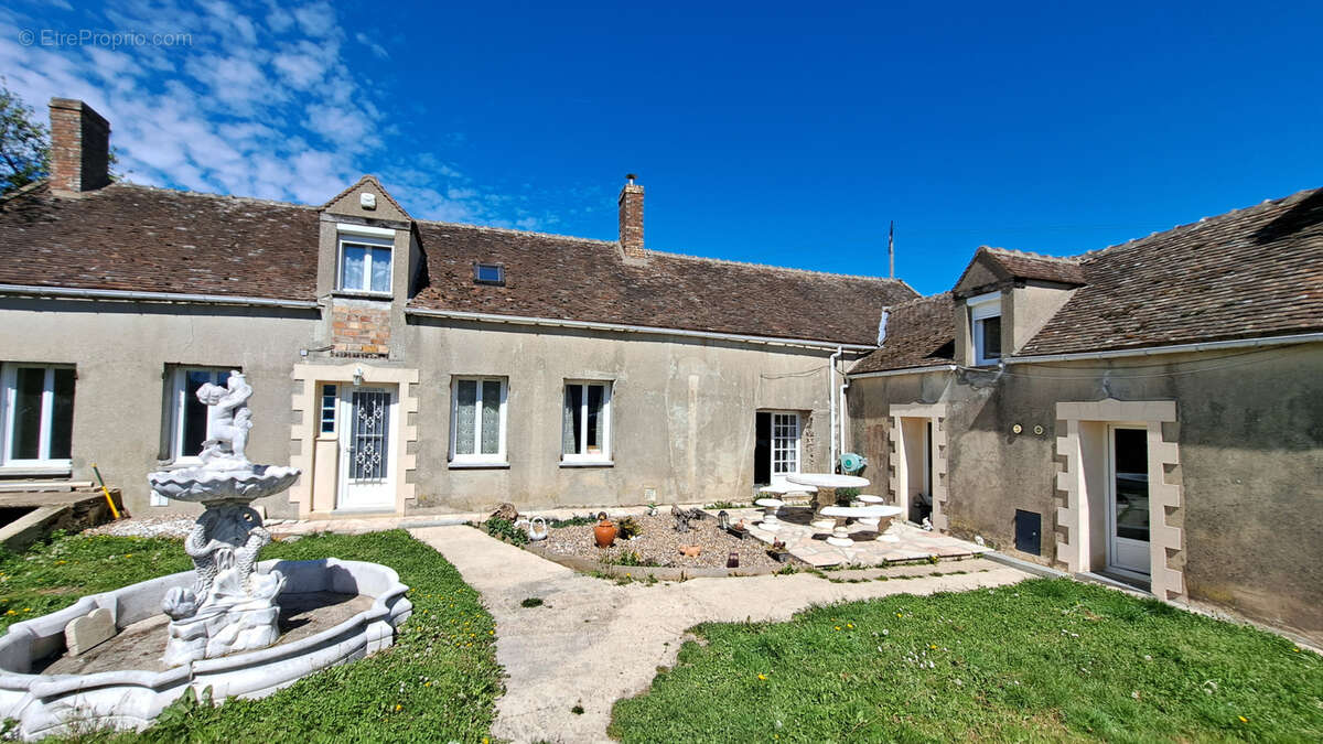 Maison à VILLENEUVE-LA-GUYARD