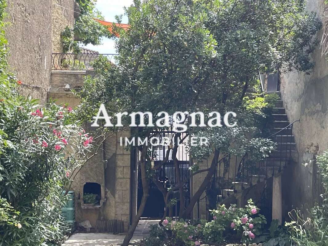 Maison à VIC-FEZENSAC