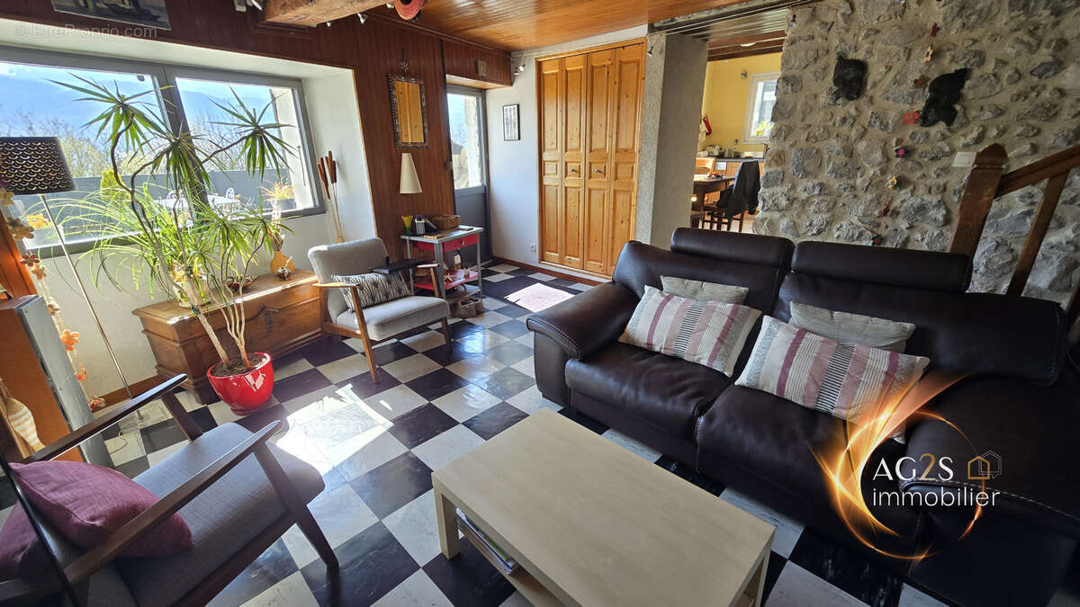 Maison à LA TERRASSE