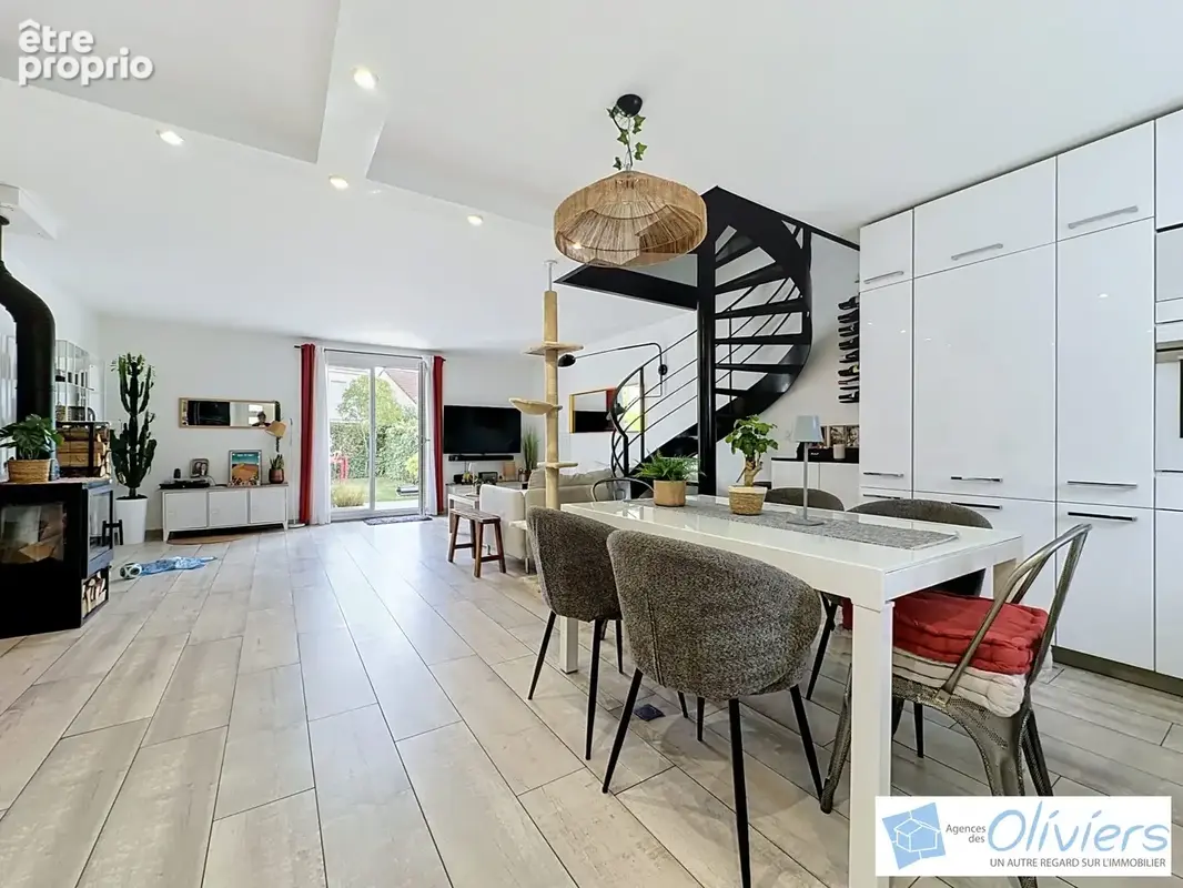 Maison 6 pièces 100 m² à vendre à Guyancourt (78280) - photo 2