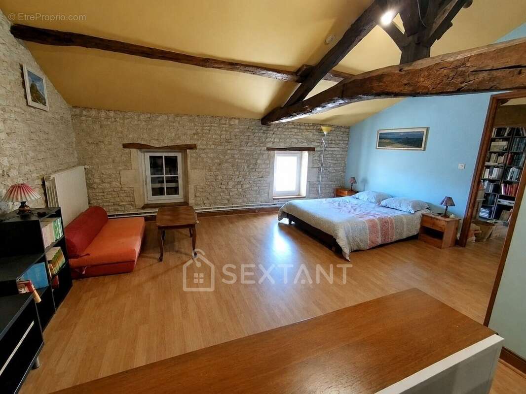 Charentaise de caractère  276 m² habitables  4 chambres  dépendances - photo 12