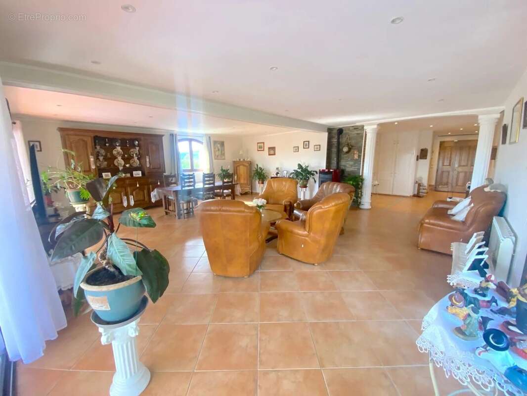 Maison à FLASSANS-SUR-ISSOLE