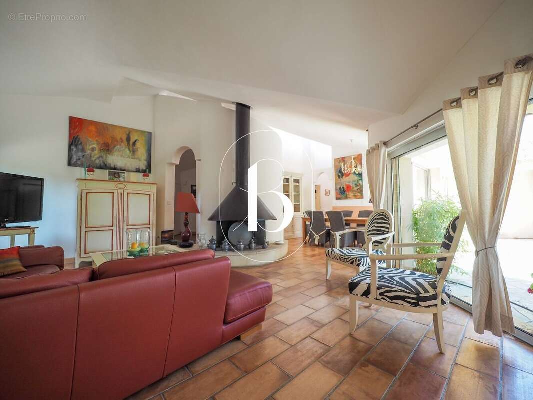 Maison 180 m² à Uzes  - photo 3