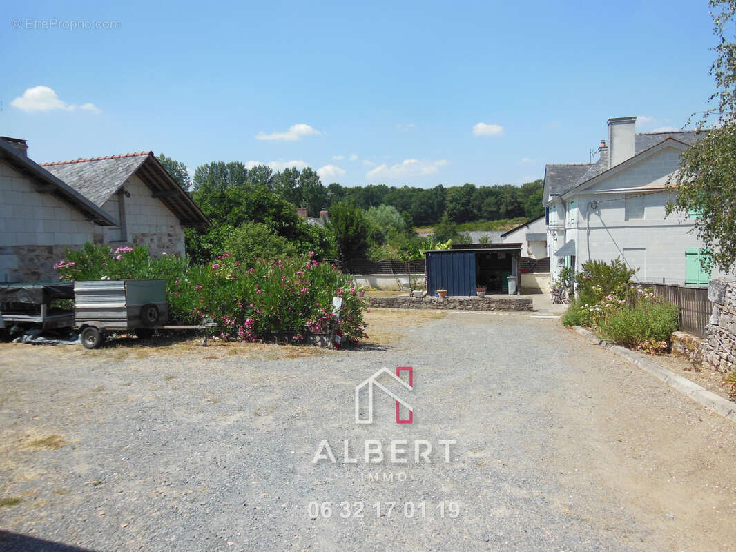 Maison ancienne avec dependances - photo 11
