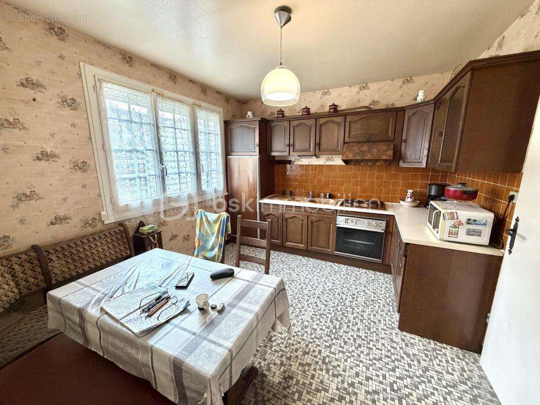 Maison à SAINT-ETIENNE-DU-ROUVRAY