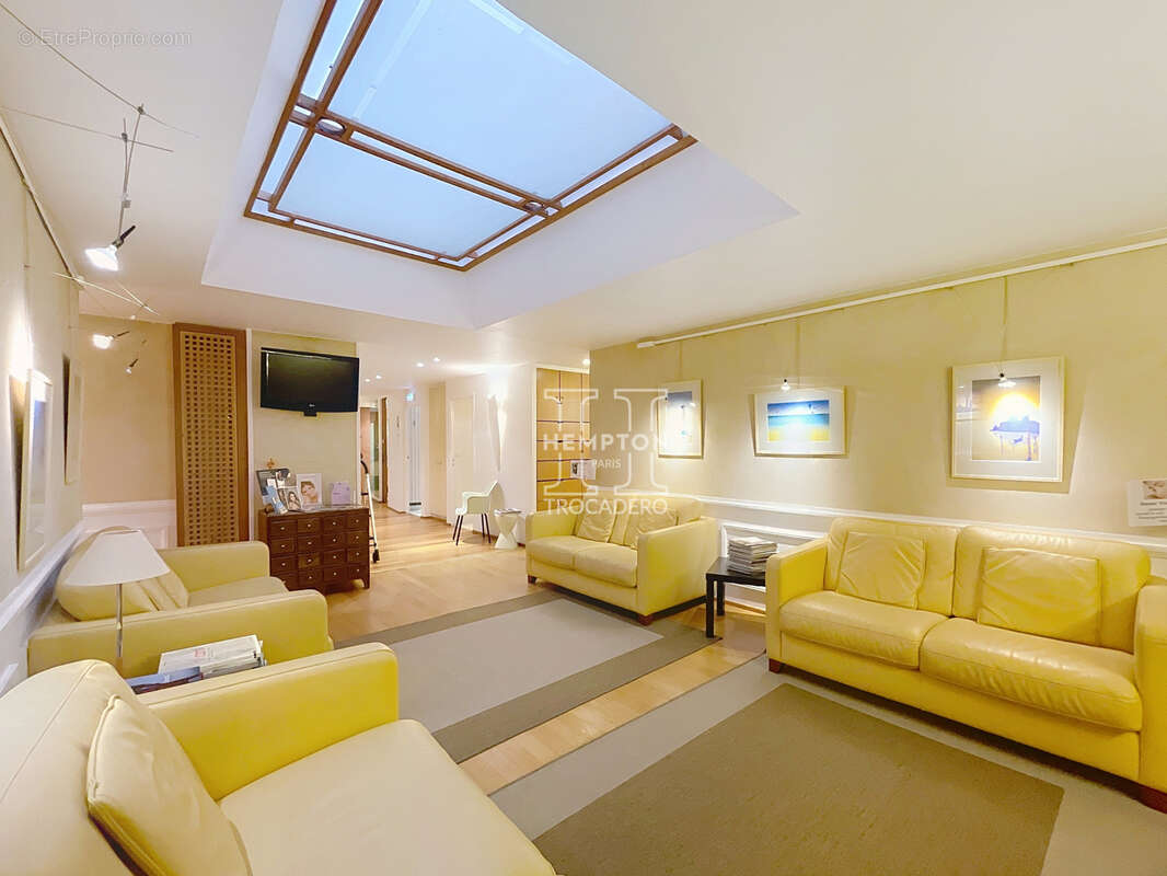 Commerce à PARIS-16E