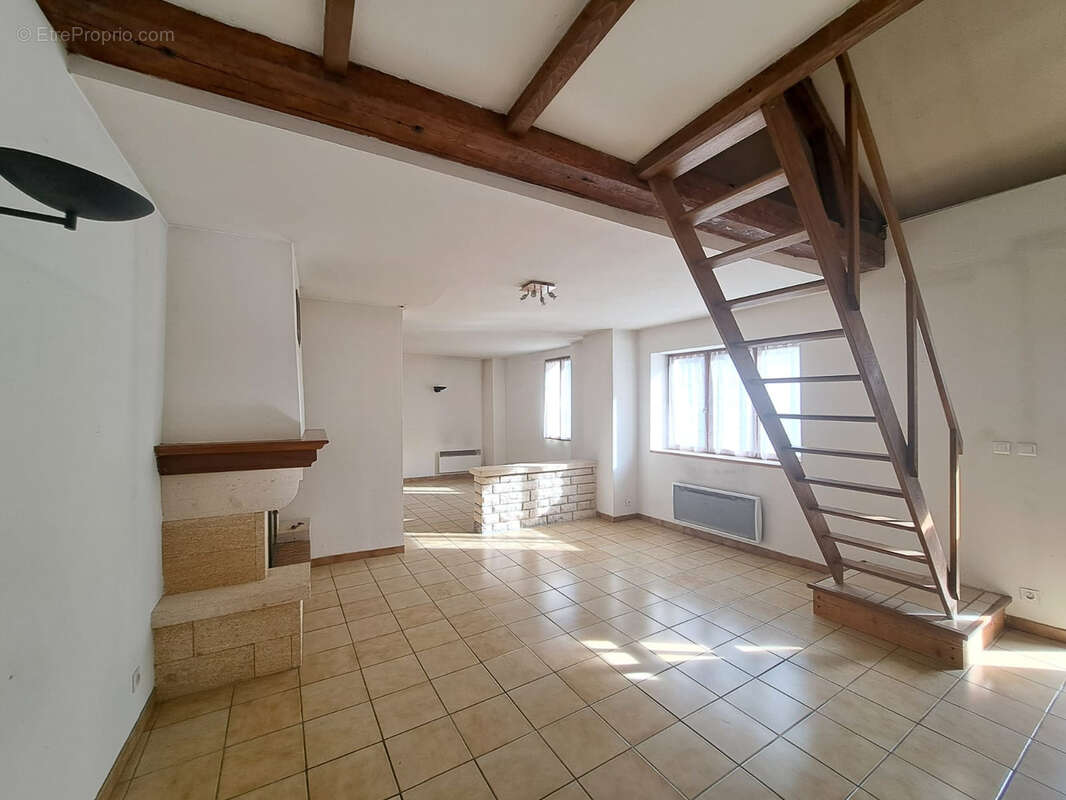 Maison à VERNEUIL-EN-HALATTE
