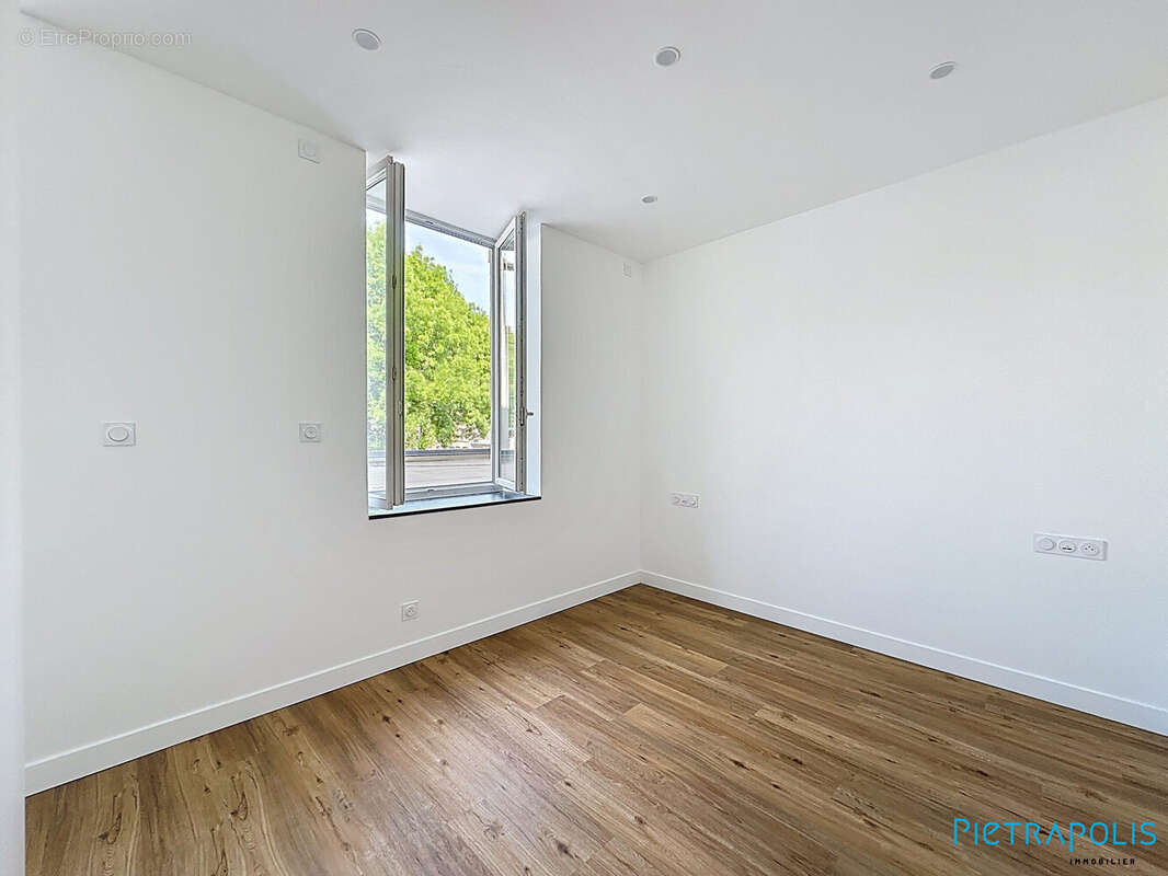 chambre parentale avant  - Appartement à TARARE