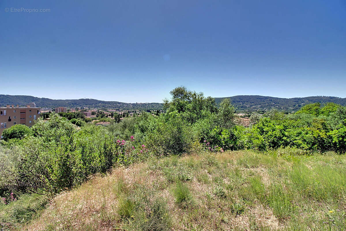 Terrain à DRAGUIGNAN