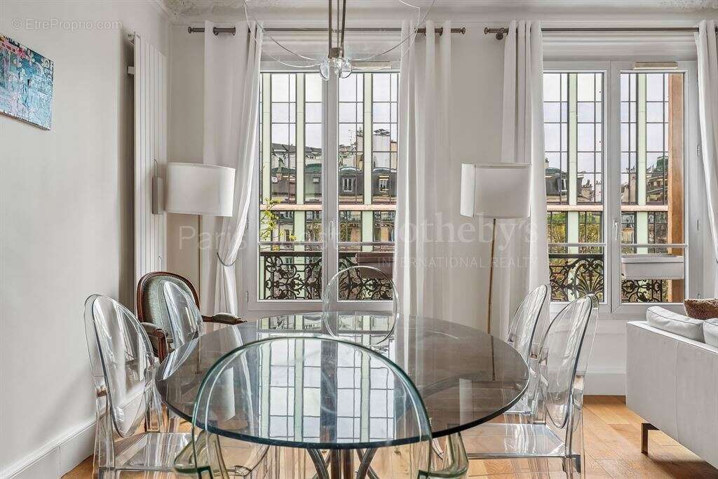 Appartement à PARIS-17E