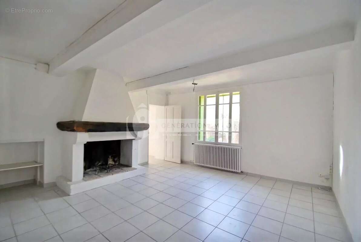 Maison à FONTVIEILLE