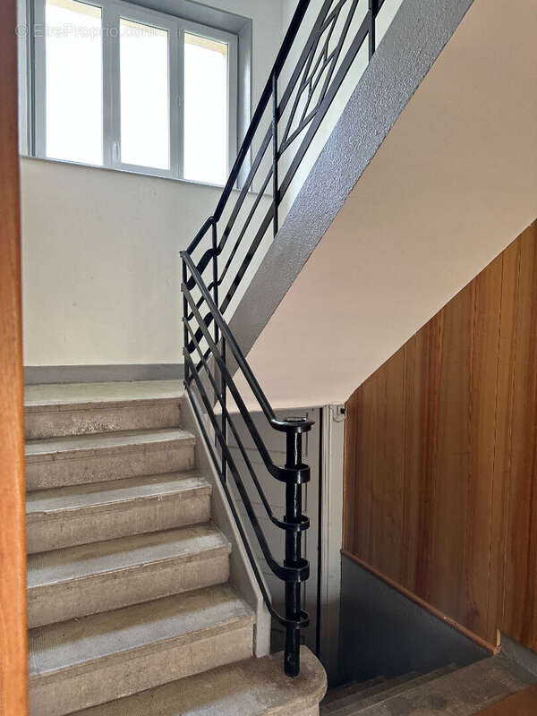 CLERMONT FERRAND, Immeuble 12 pièce(s) 253 m2, rapport 23300€/an, jardin, garages, balcon 491000€ FAI - photo 16