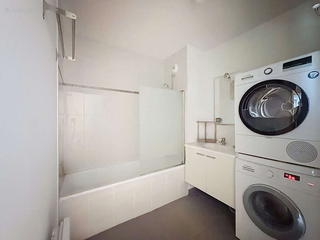 SAINT BARTHELEMY D'ANJOU - Lumineux T3 avec balcon garage - Opportunité pour Investissement locatif ou Résidence principale - photo 5