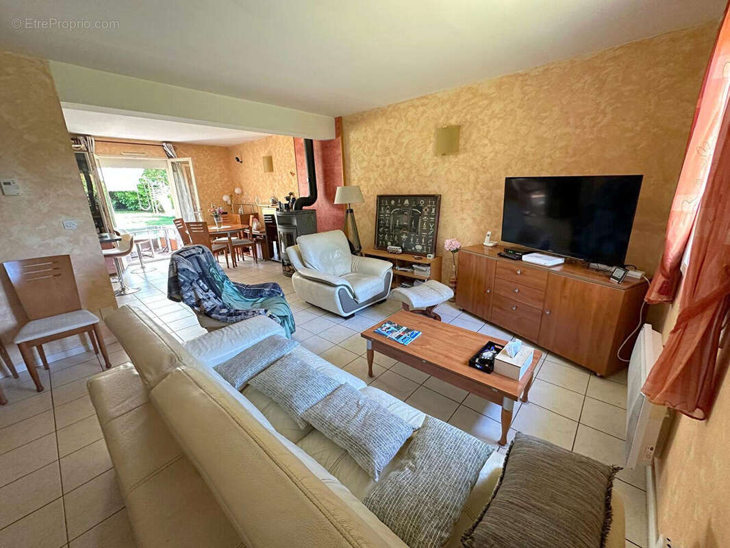 Maison à TRIE-CHATEAU