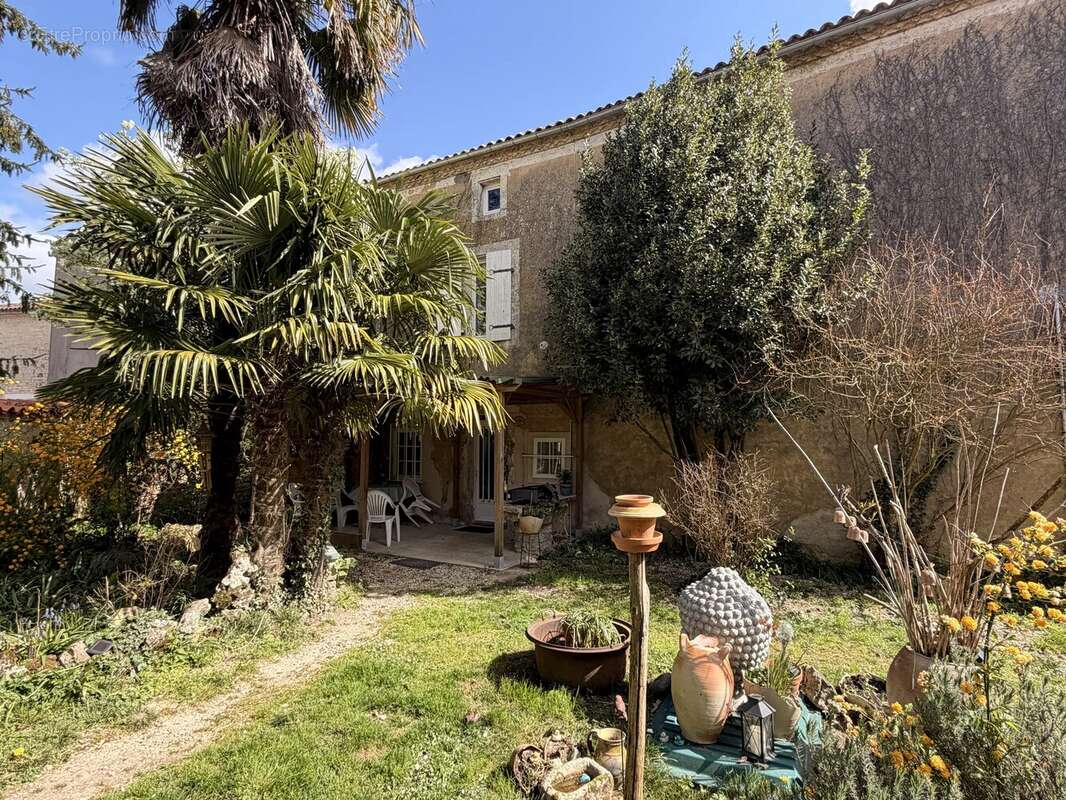Maison à RUFFEC