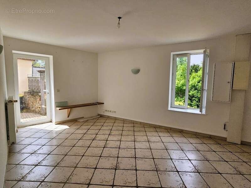 Maison 176 m² habitables - jardin - cour - grange  CHAURIAT (63) - photo 9