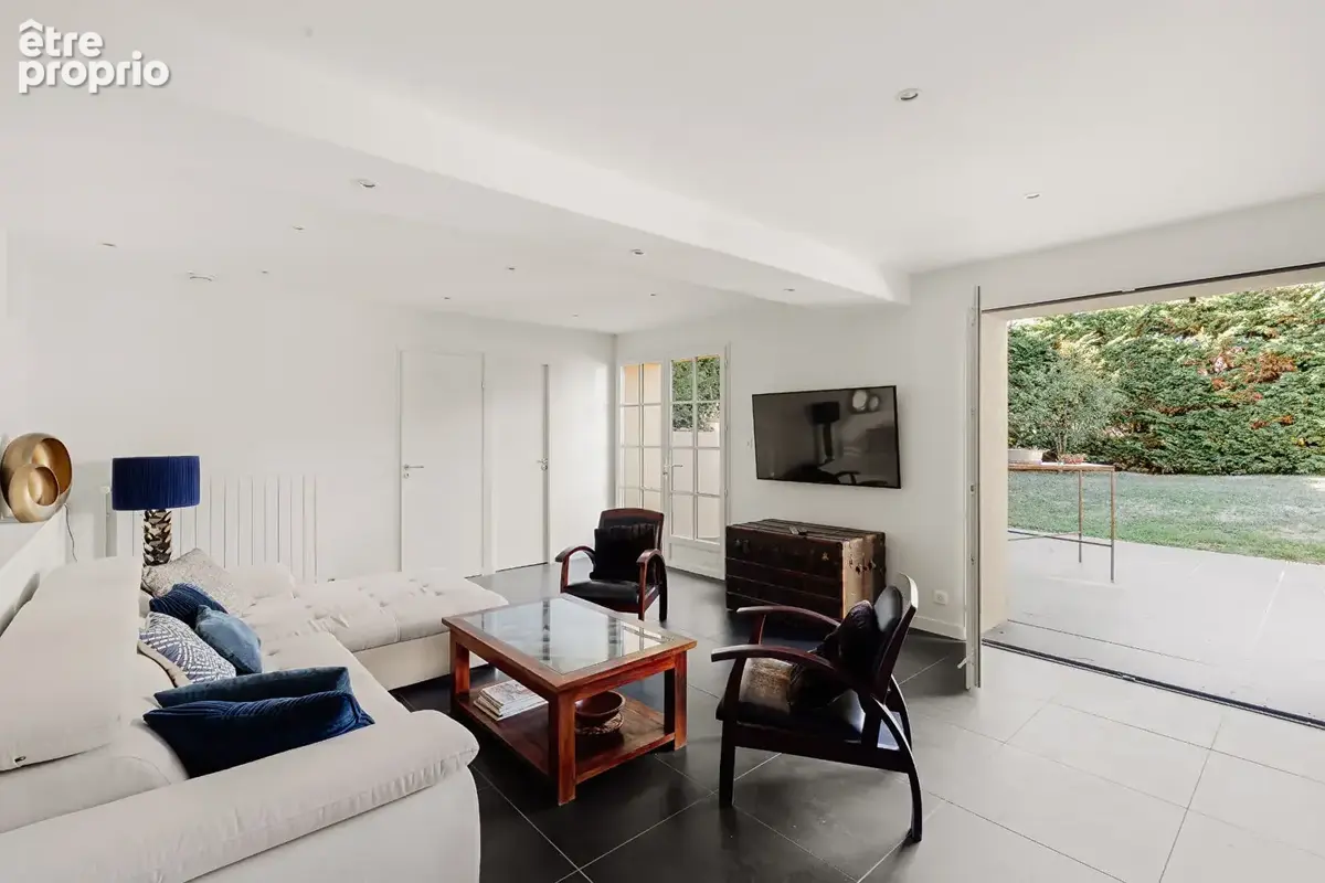 Curis au mont d'or , maison familiale, piscine & vue degagée - photo 8