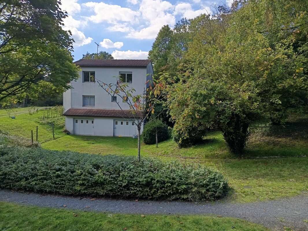 Maison à MONCOUTANT