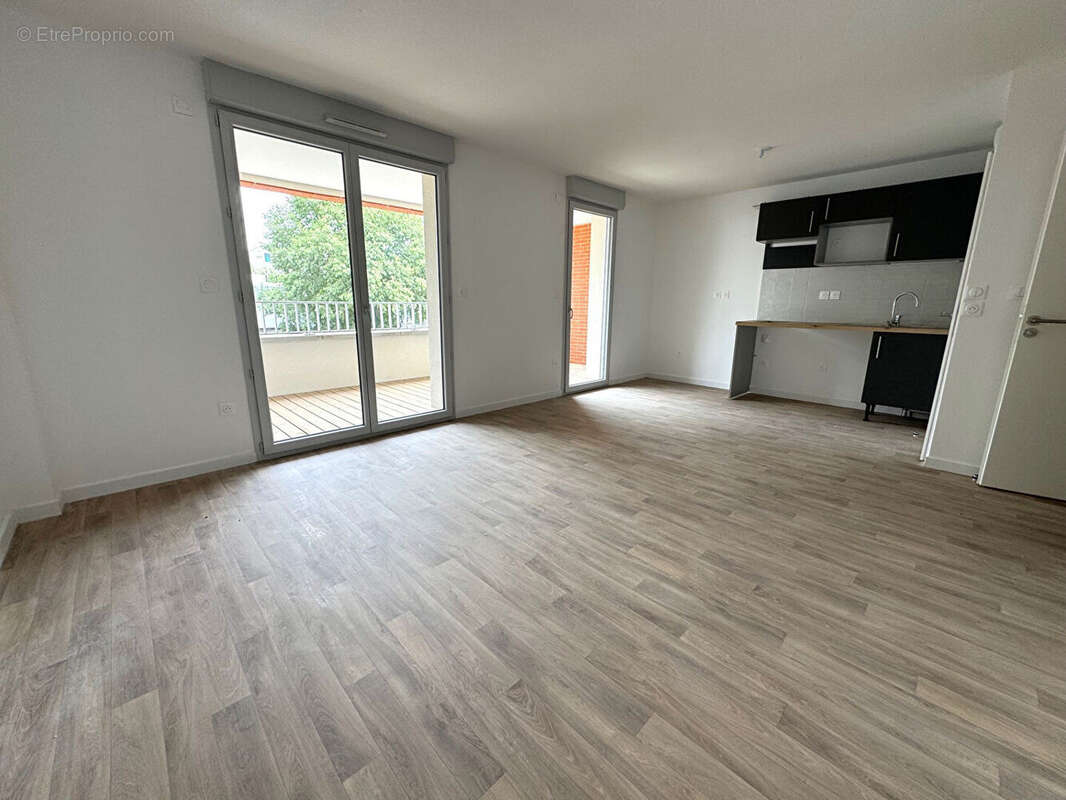 Appartement  2 pièces 46 m² + 11m² de Balcon + Parking ! BORDEROUGE - photo 2
