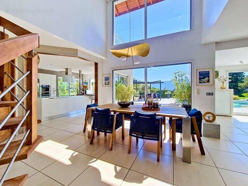 Villa d'exception avec vue lac, piscine et prestations haut de gamme - photo 5